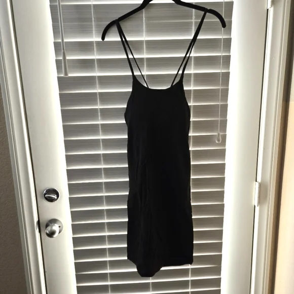 Halara everyday 2 piece backless activity dress & shorts perfection black Medium - Picture 2 of 9